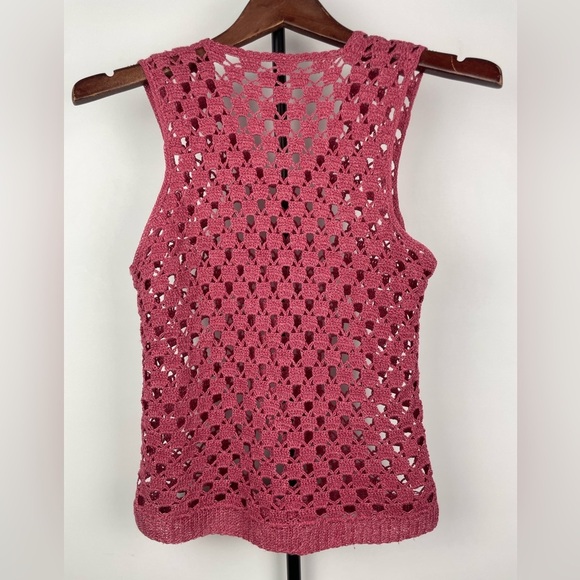 Red Cerise Crochet Sleeveless Tank Blouse - Picture 4 of 4